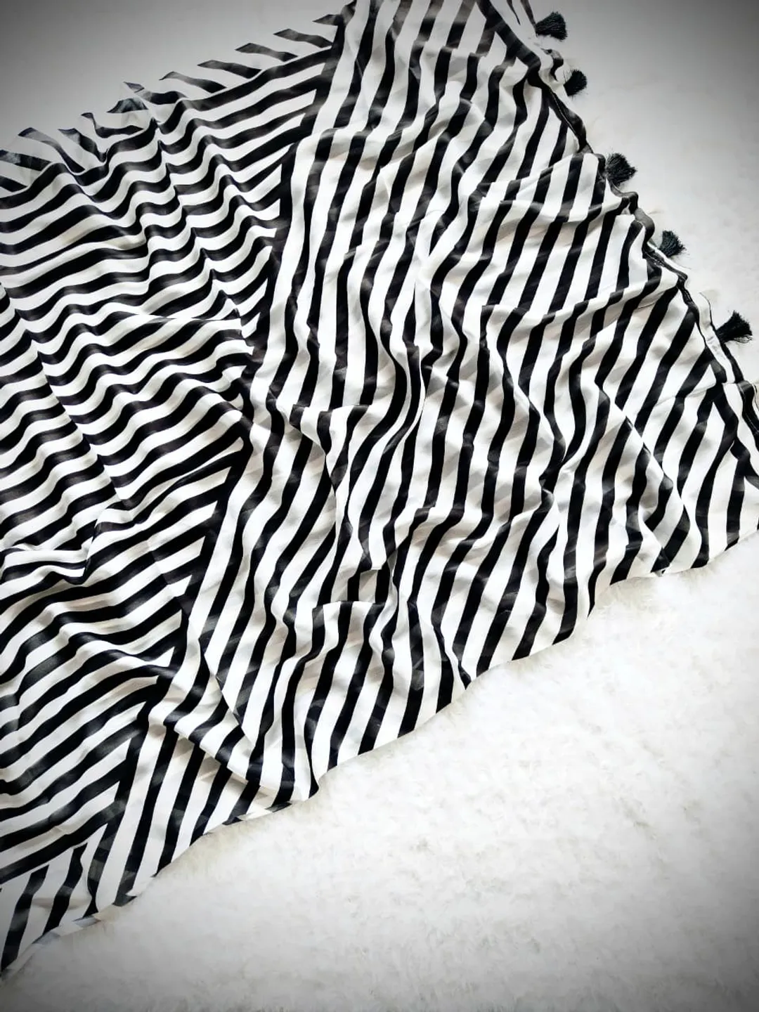 Aesthetic Monochrome Marshmallow Georgette Saree