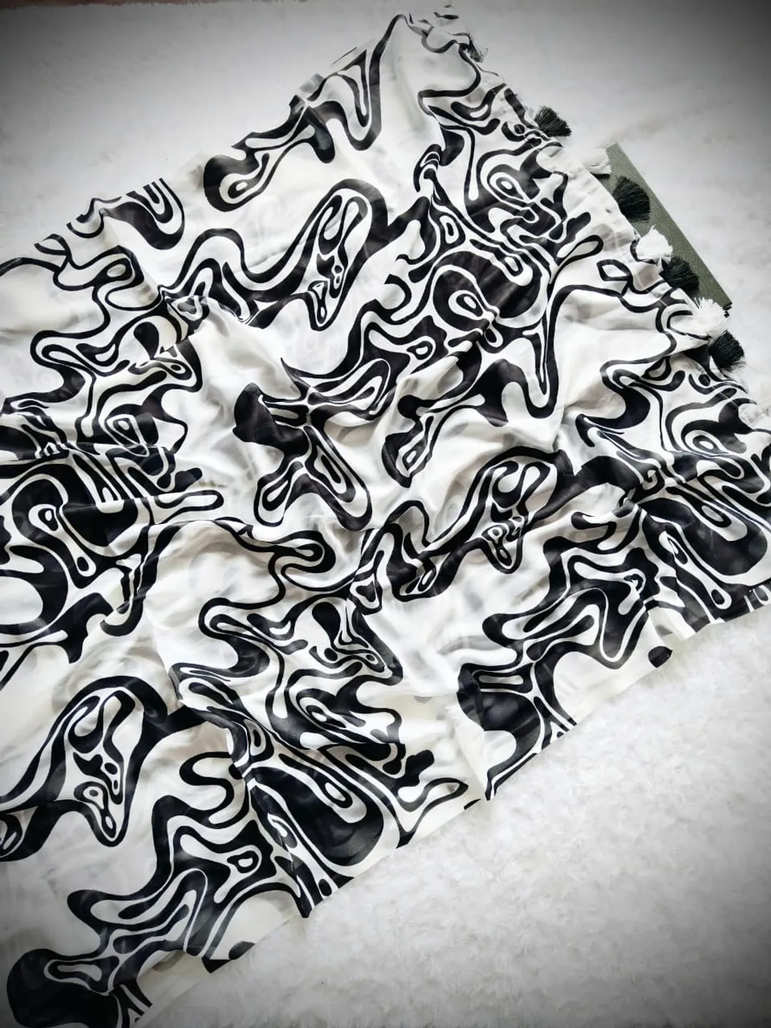 Aesthetic Monochrome Marshmallow Georgette Saree