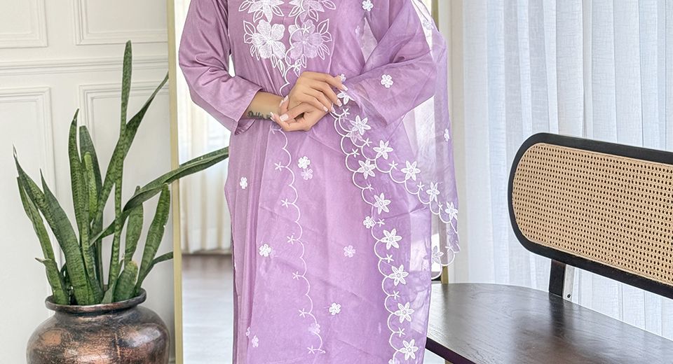 How to Choose the Best Fabrics for Salwar Suits in monsoon Weather