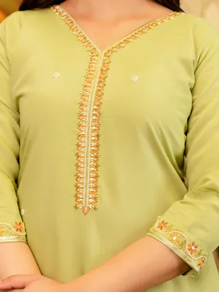 Pista Kurti with Embroidery and Jacquard Dupatta