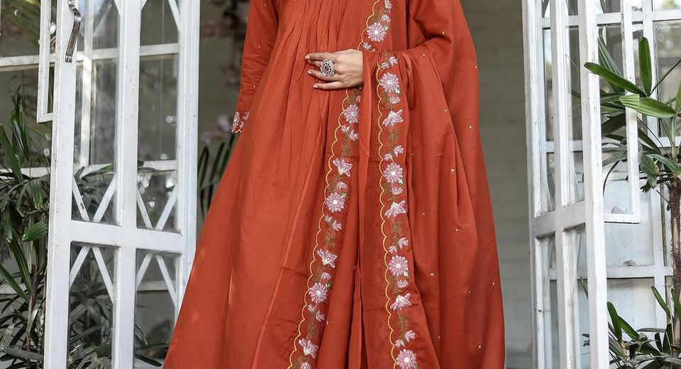 What Makes a Readymade Salwar Suit Look Well Tailored From the Back?