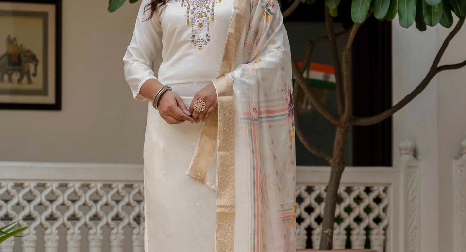 Bihar Wedding Guest Outfits: Sarees, Lehengas & Traditional Suits That Work
