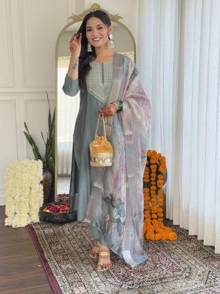Pista Green Rayon Threadwork Salwar Suit