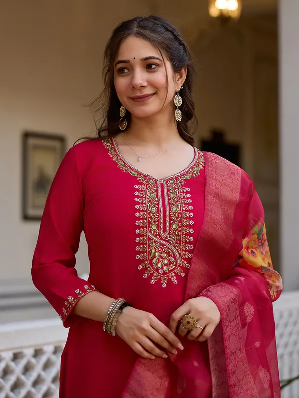 Cream Threadwork Viscose Chanderi Readymade Salwar Suit