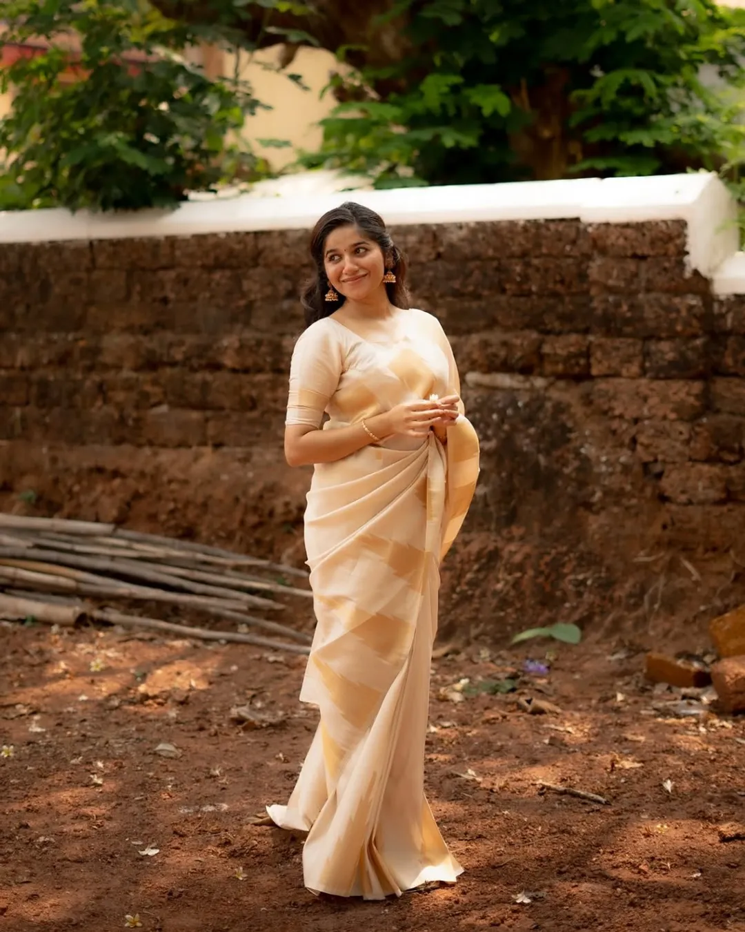 Cream Banarasi Soft Silk Zari Work Saree