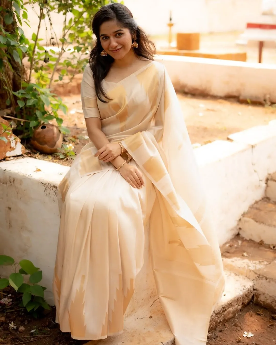 Cream Banarasi Soft Silk Zari Work Saree