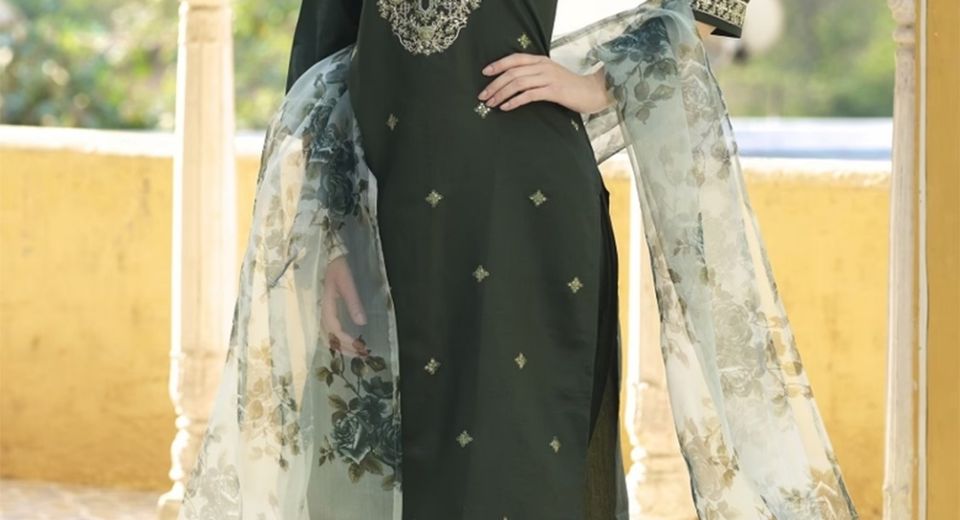 Choosing Kurtis for College Days by Cut Fabric and Colour That Work All Day