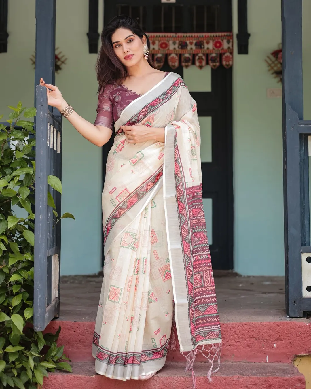 Ivory Geometric Print Pure Linen Saree with Tassel Pallu
