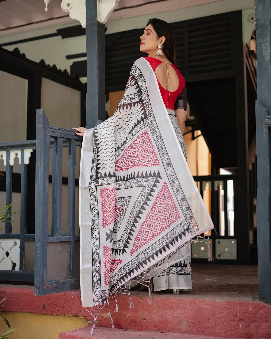 Pure Linen Saree Black White Geometric Print with Tassels