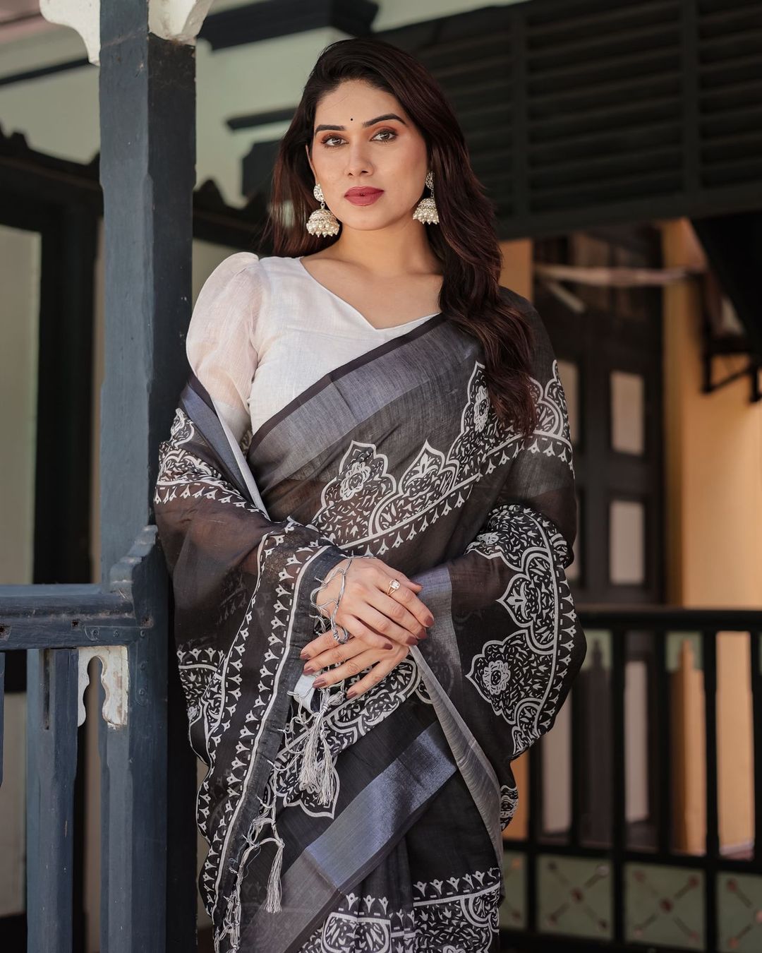 Pure Linen Black Floral Print Saree with Tassel Pallu