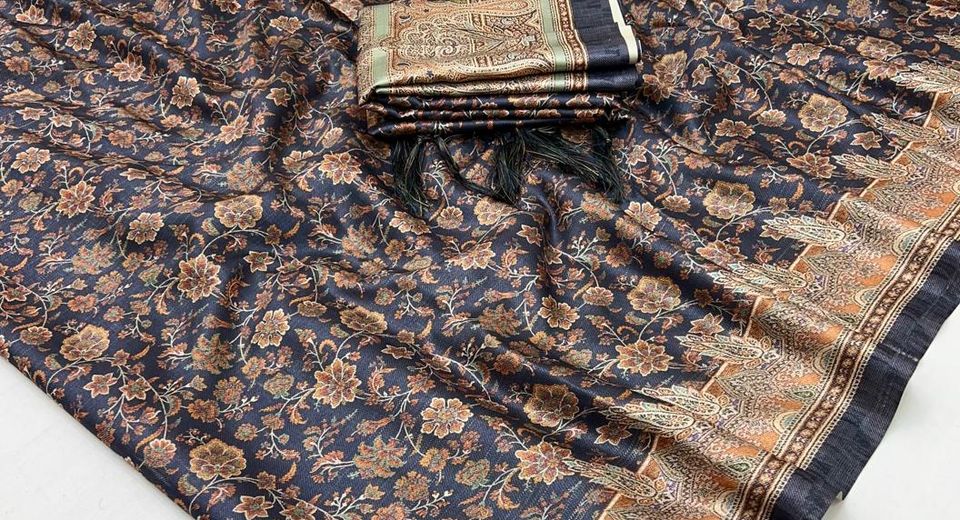 Kashmiri Traditional Dress for Women: Pheran, Saree & Ethnic Fashion Guide