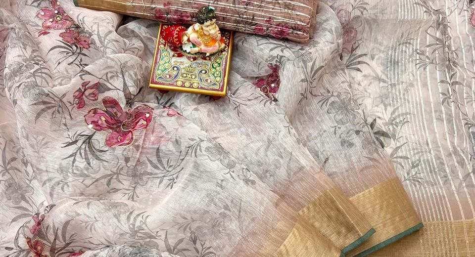 Tulip Festival Kashmir Outfit Ideas: Elegant Sarees & Ethnic Wear for Spring