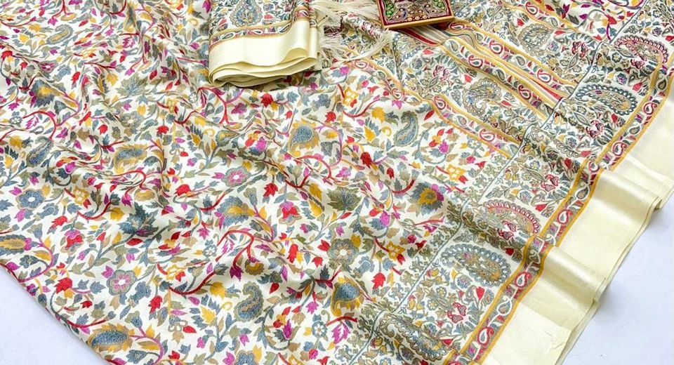 Matching the Bag to the Ethnic Outfit for Potli vs Clutch vs Shoulder Bag Without Losing Proportion