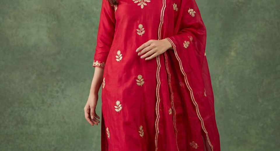 Who Long Kurtis Suit and Which Bottoms Work Best for Indian Dressing?