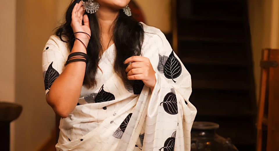 How Contrast Blouse vs Matching Blouse Change the Saree Look