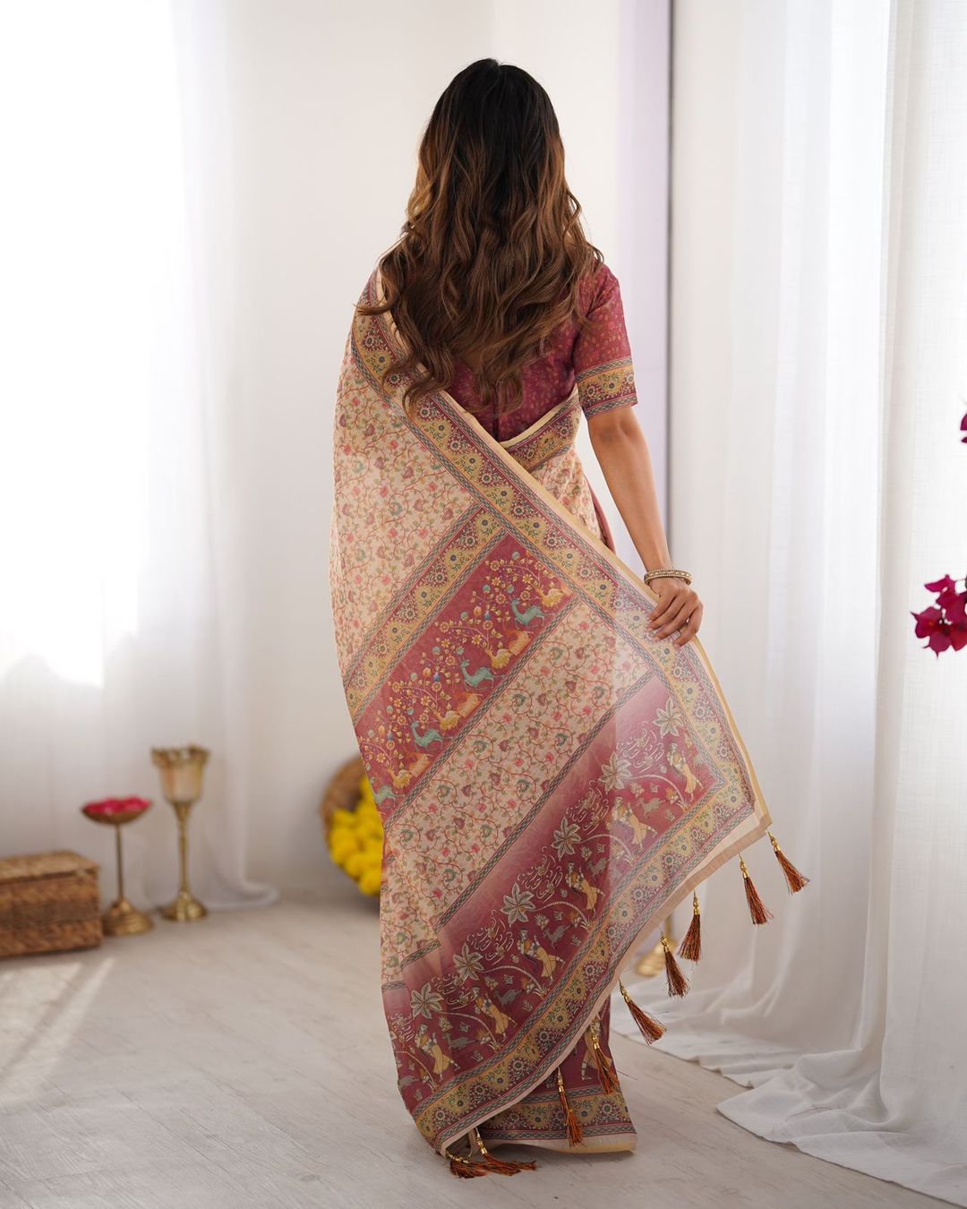 Rose Border Elegance Handloom Saree