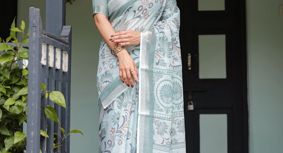 Small Styling Changes That Soften Festive Saree for Daytime