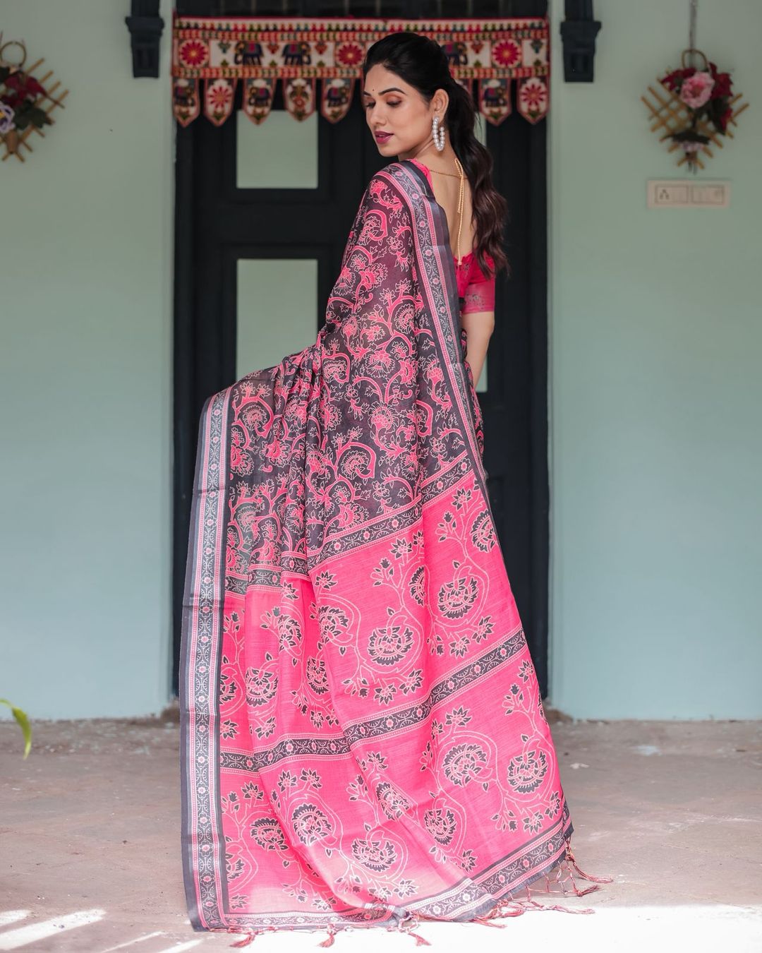 Black Pink Linen Saree with Digital Floral Print Pallu