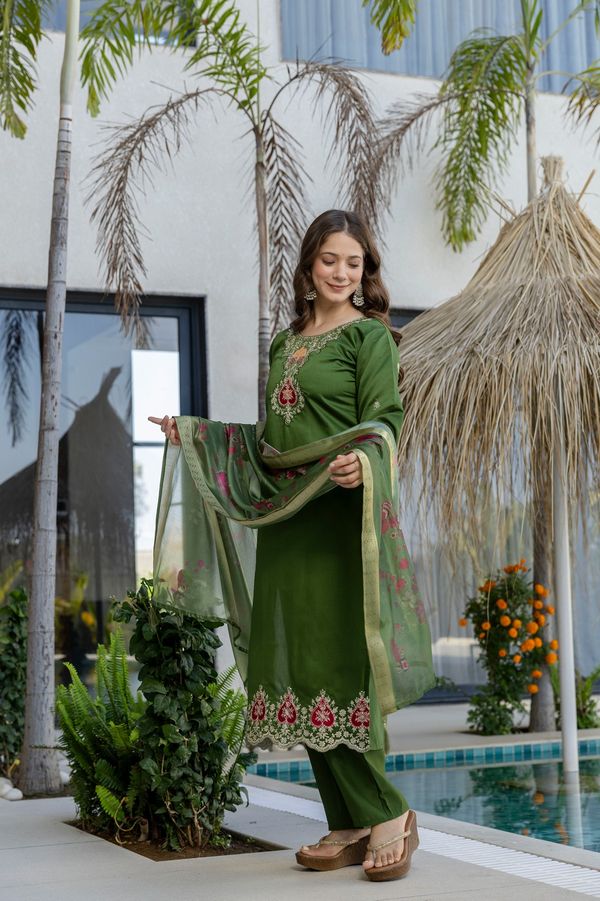 Green Chanderi Embroidered Kurta Pant Dupatta Set