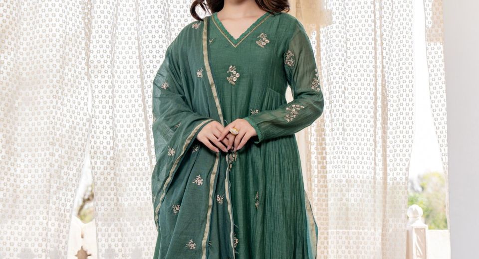 Kati Bihu Outfit Ideas: Mekhela Chador, Sarees & Salwar Suits for a Graceful Festive Look