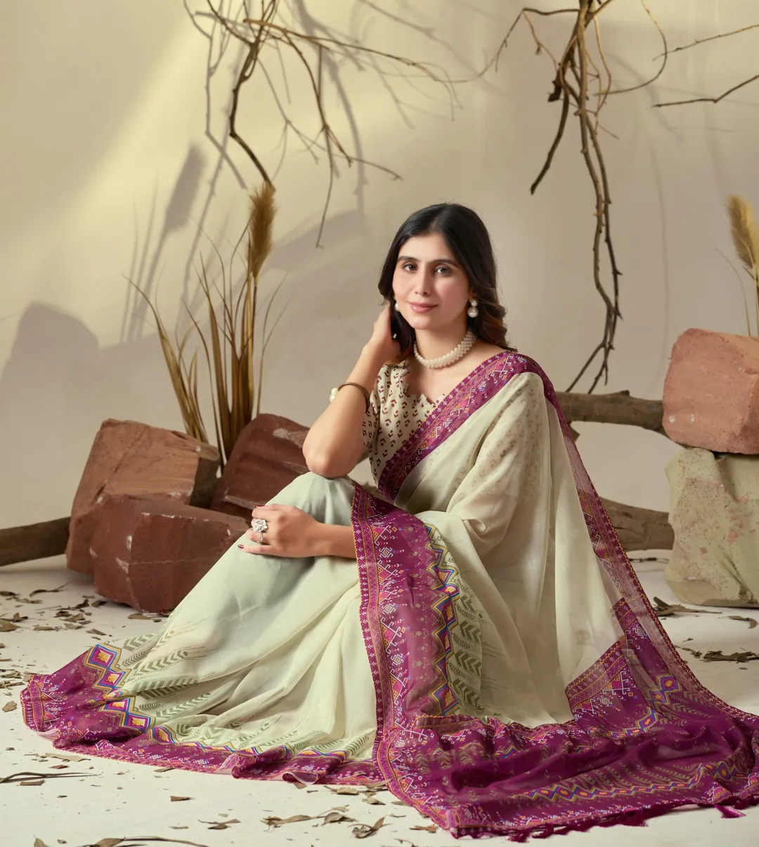 Elegant Cream Saree with Pink Geometric Print Pallu