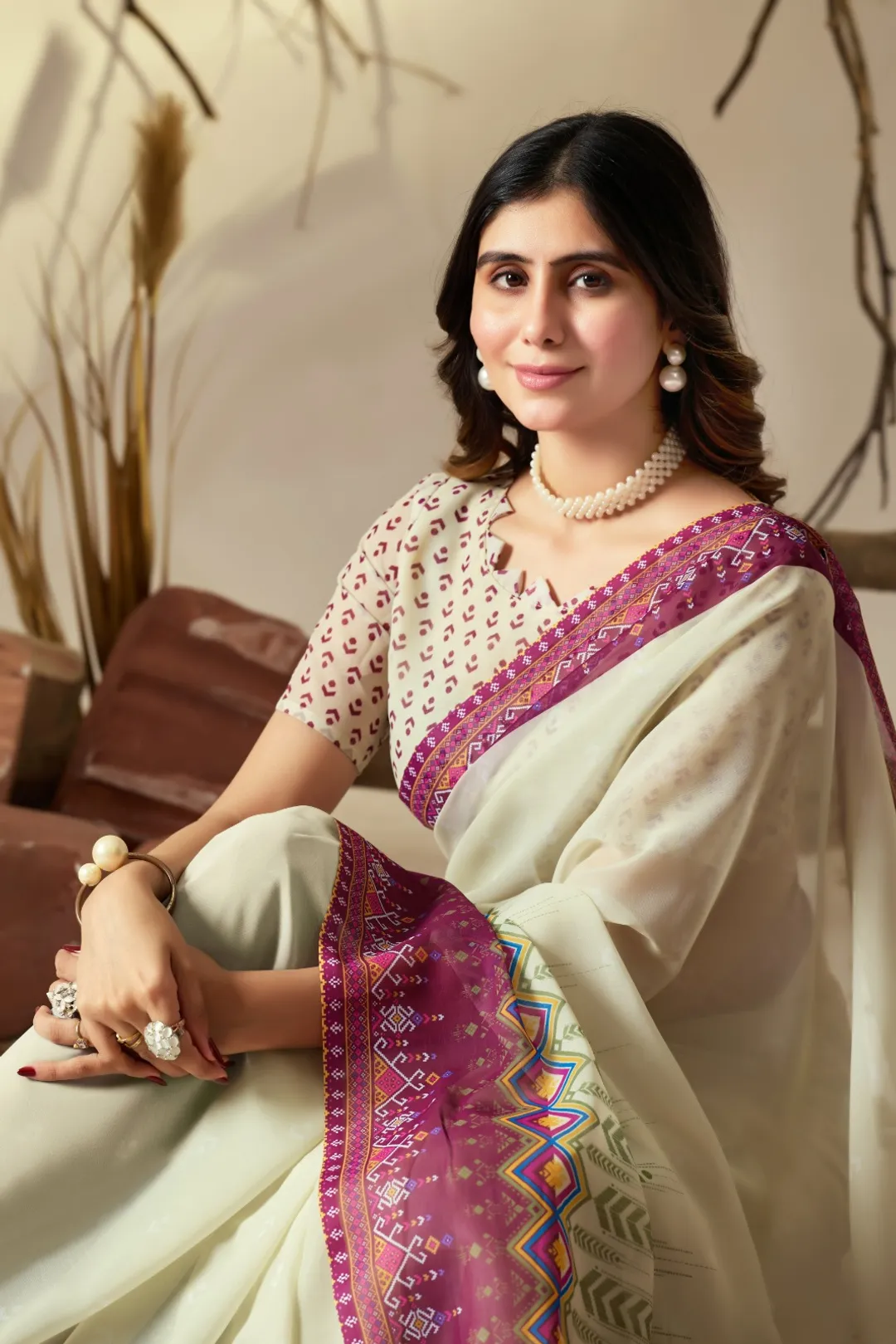 Elegant Cream Saree with Pink Geometric Print Pallu