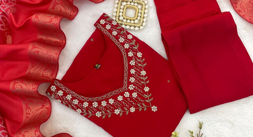 Why Long Kurtis Sometimes Ride Up When Worn With Leggings—and How to Stop It