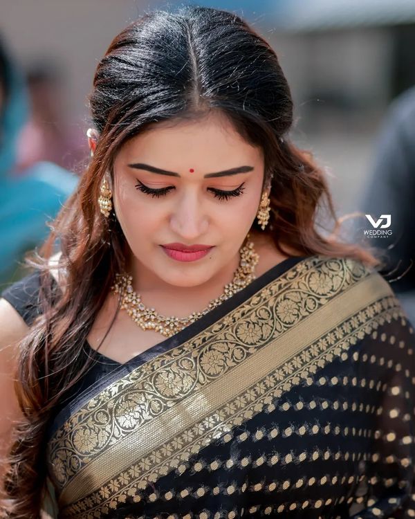 Black Gold Jacquard Lichi Silk Saree with Rich Pallu