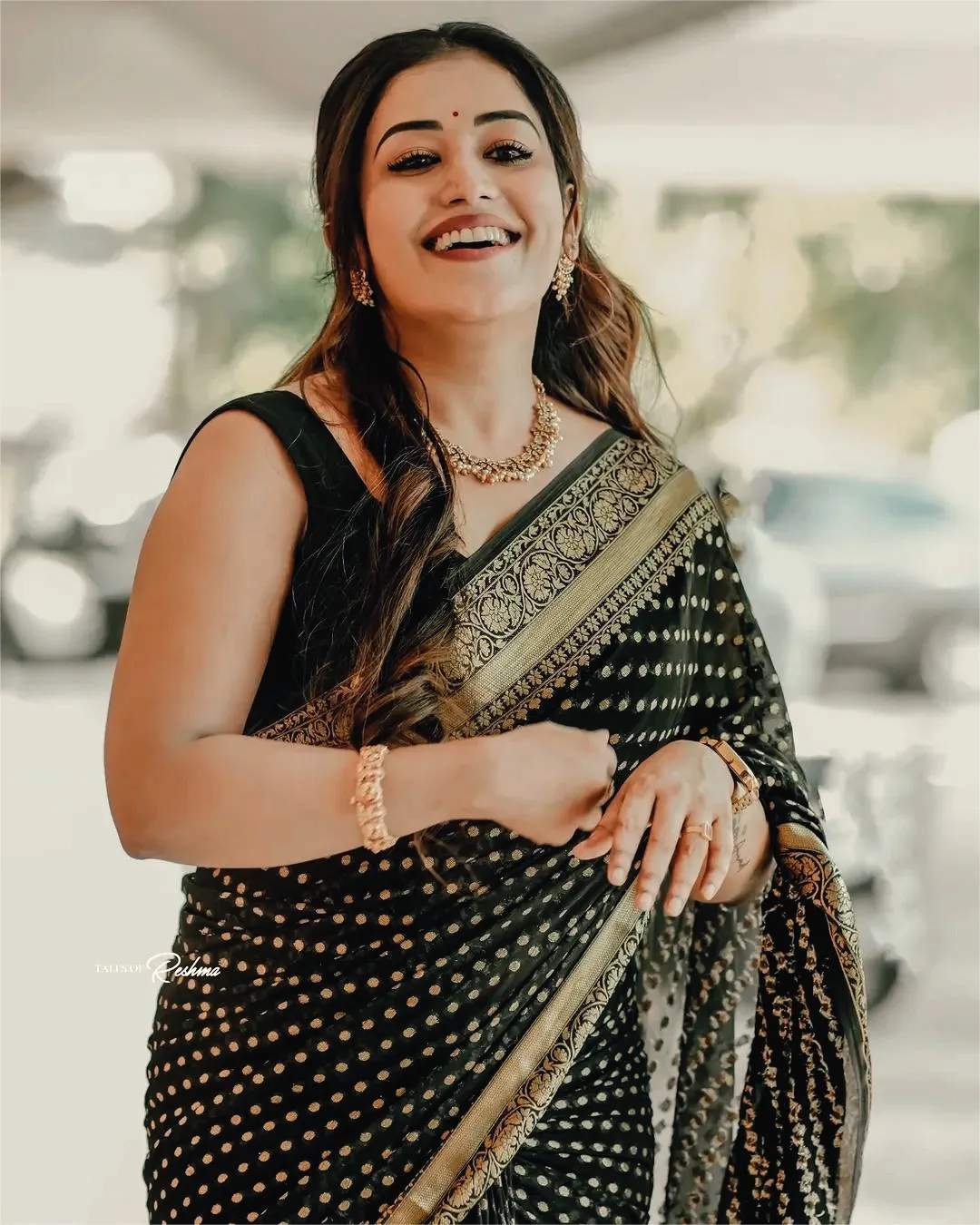 Black Gold Jacquard Lichi Silk Saree with Rich Pallu