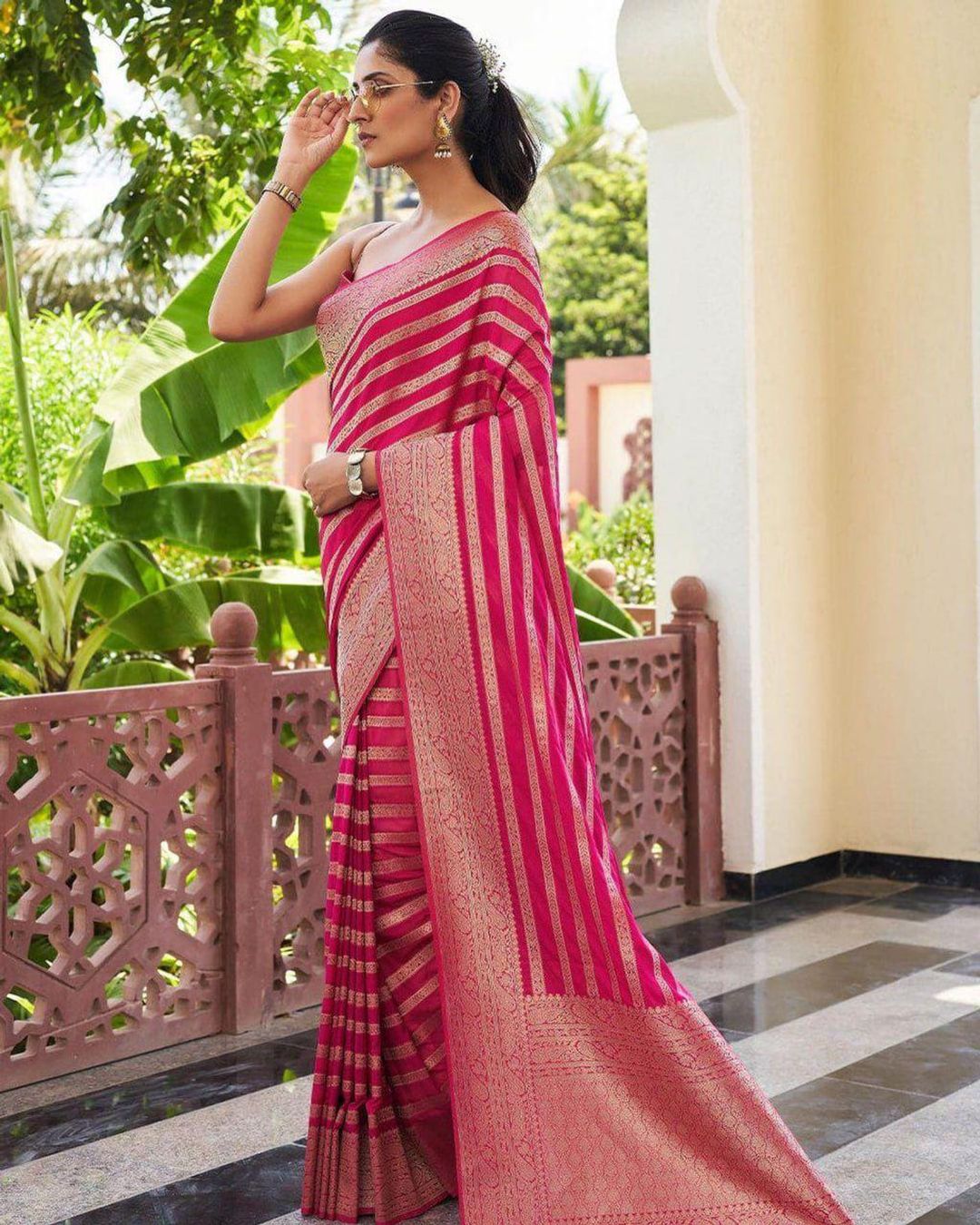 Pink Gold Zari Banarasi Lichi Silk Saree With Blouse