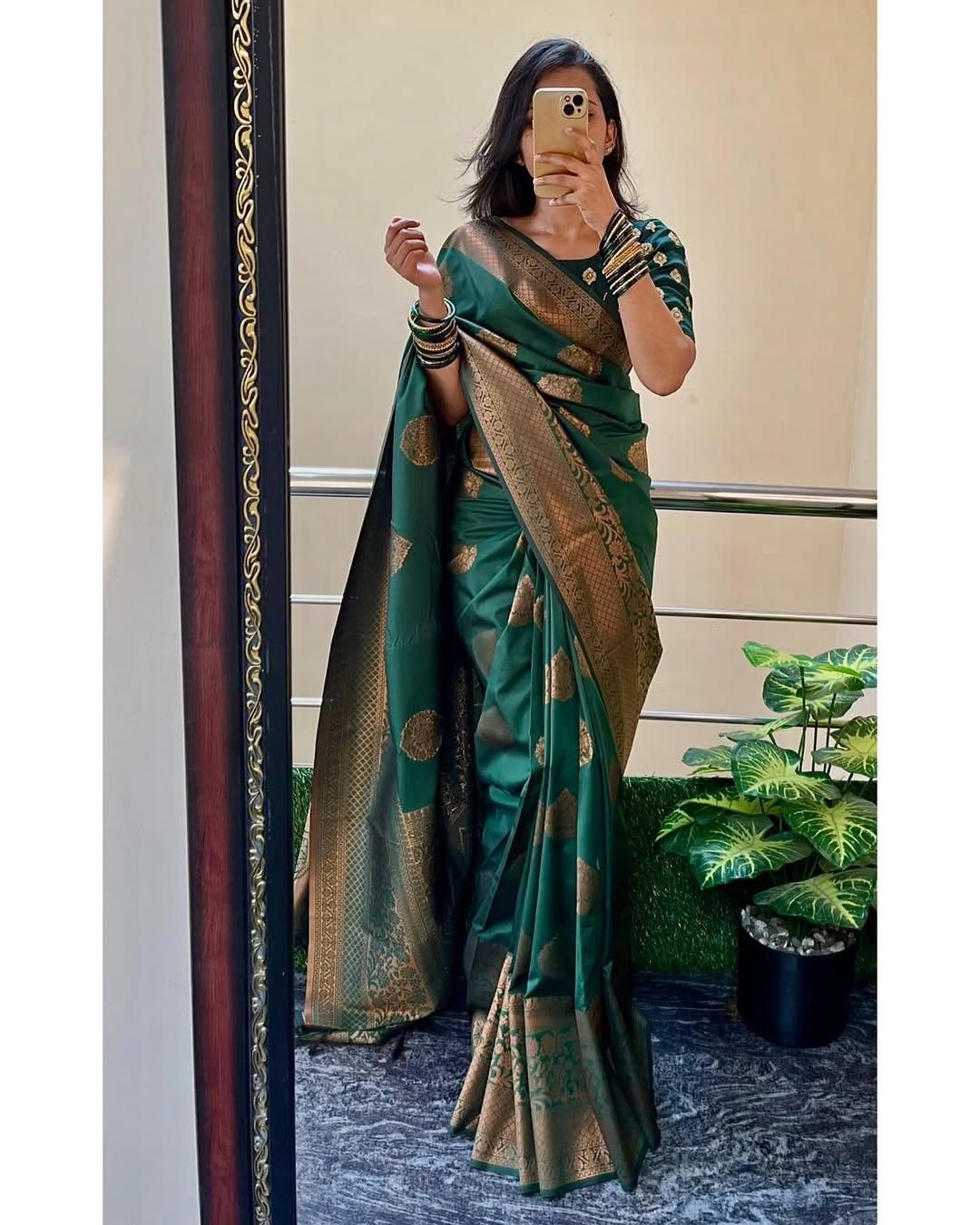 Green Banarasi Silk Saree With Rich Zari Border Work