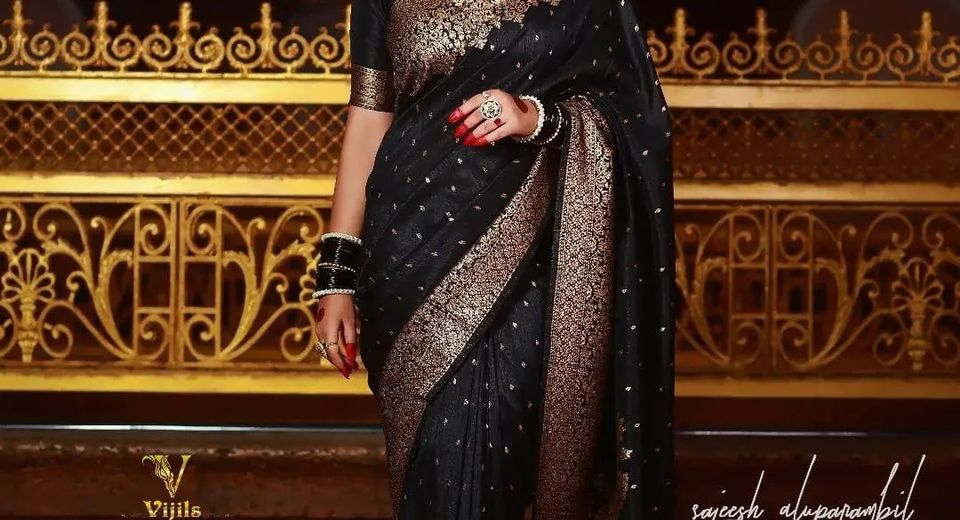 How to Wear a Kamarbandh With a Modern Saree Drape Without Losing Comfort