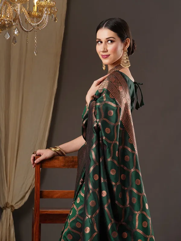 Premium Green Banarasi Saree with Intricate Zari Weaving