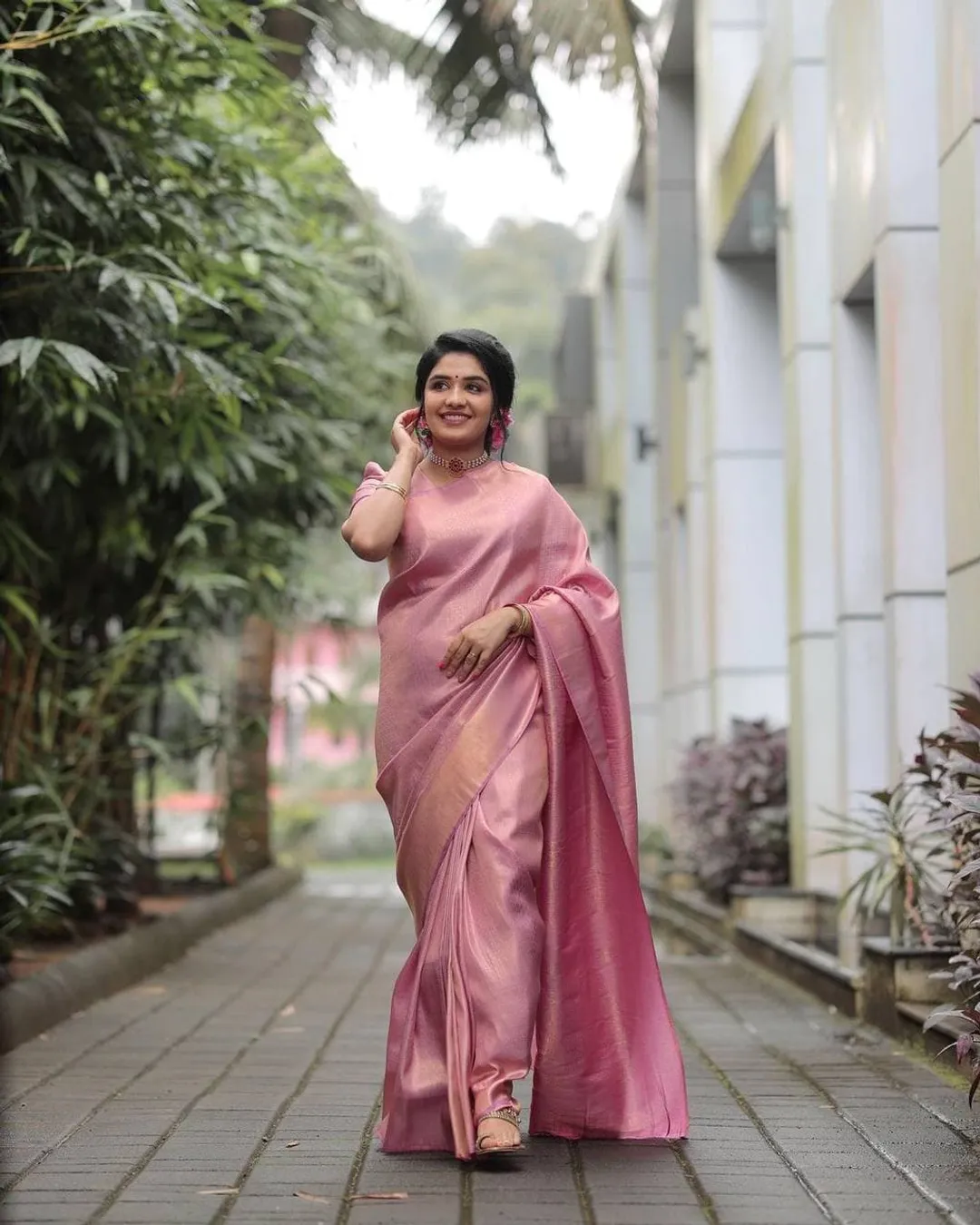 Elegant Rose Pink Banarasi Soft Silk Saree with Zari