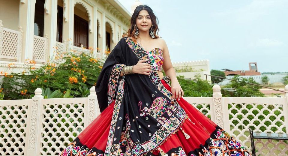 Traditional Dupatta Styles for Gujarati Navratri Outfits That Move Beautifully