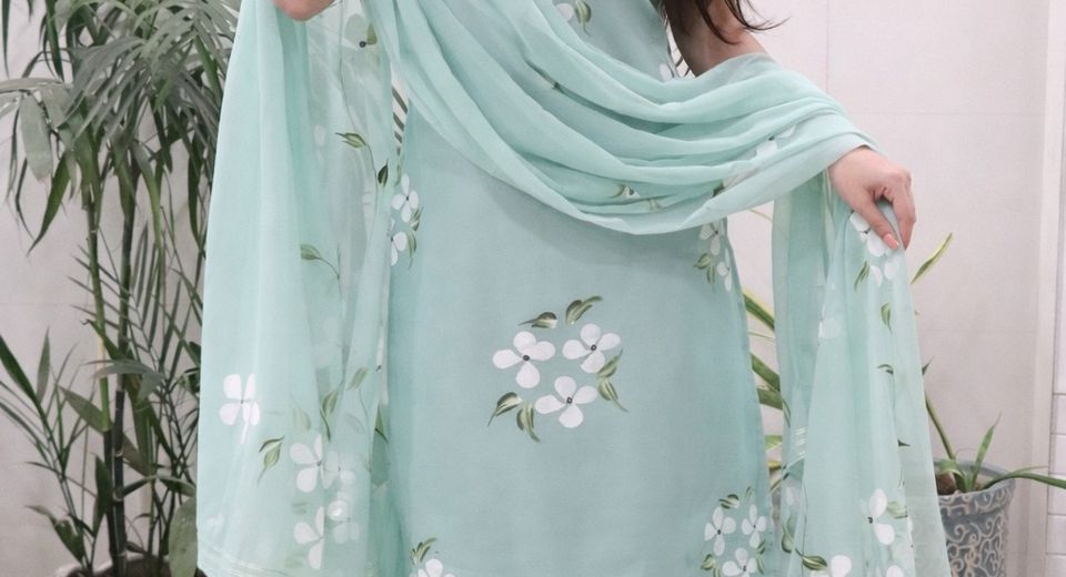 Which Kurti Length and Shoes Work Best With Sharara Pants?