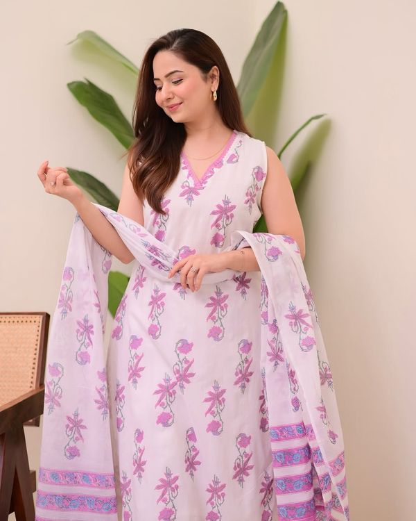 Elegant Pink Print Daily Wear Kurta Set