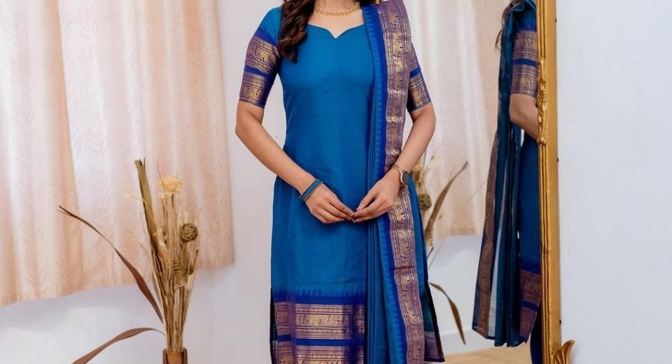 Ways to Wear Elbow Sleeve Kurtis for Work Festive Days and Everyday Looks