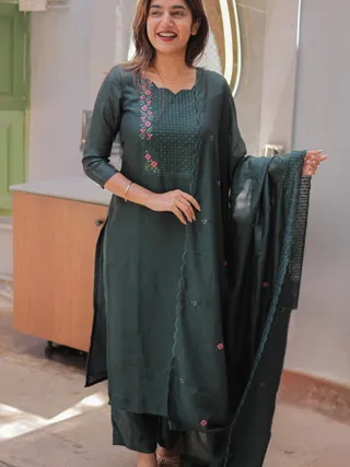 Graceful Dark Green Cotton Kurta Set for Women Online