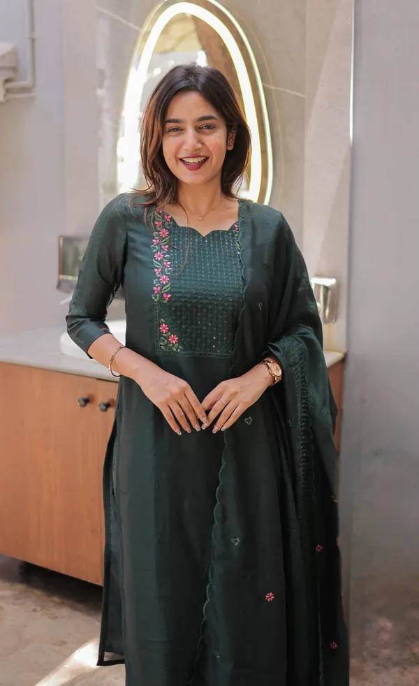 Graceful Dark Green Cotton Kurta Set for Women Online