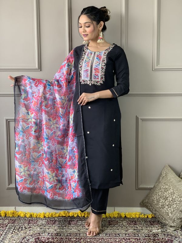 Black Embroidered Rayon Slub Kurta Set with Organza Dupatta