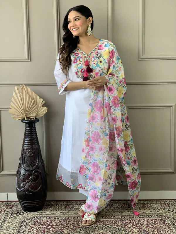 White Chanderi Embroidered Kurta Set with Organza Dupatta