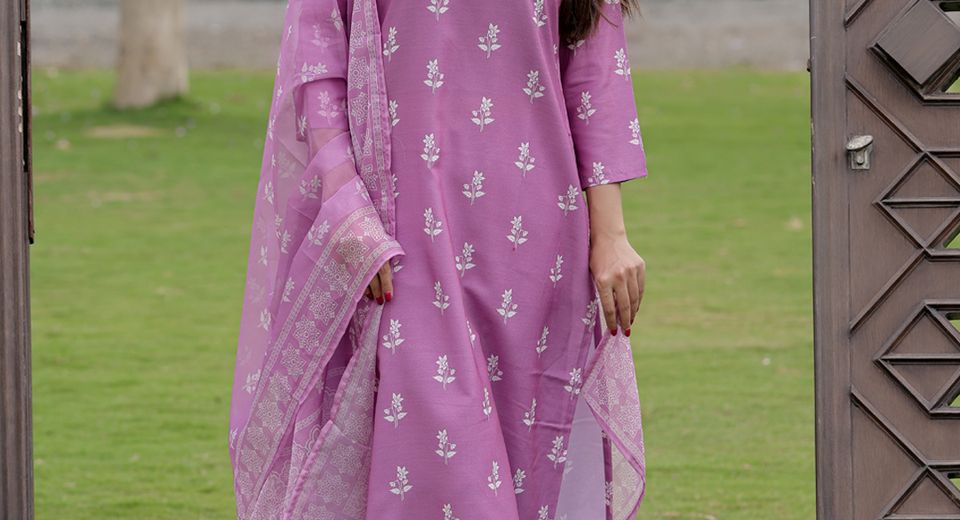 When Sweetheart Neck Kurtis Work Best and What Complements the Neckline