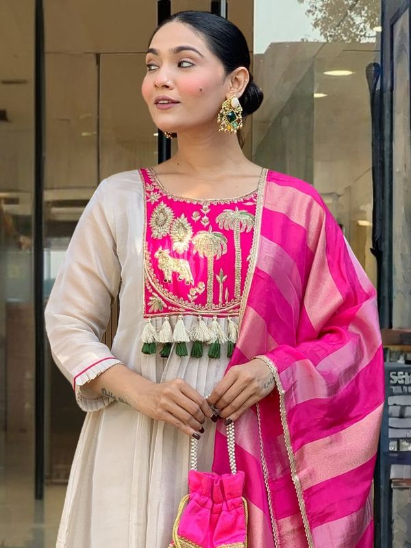 Elegant Silk Embroidered Kurta Pant Set with Jacquard Dupatta
