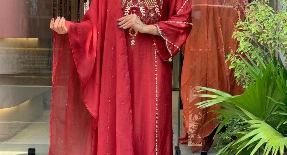 When to Wear Chanderi Salwar Suits and What the Fabric Feels Like