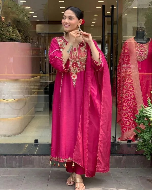 Rani Pink Chanderi Embroidered Kurta Set Dupatta