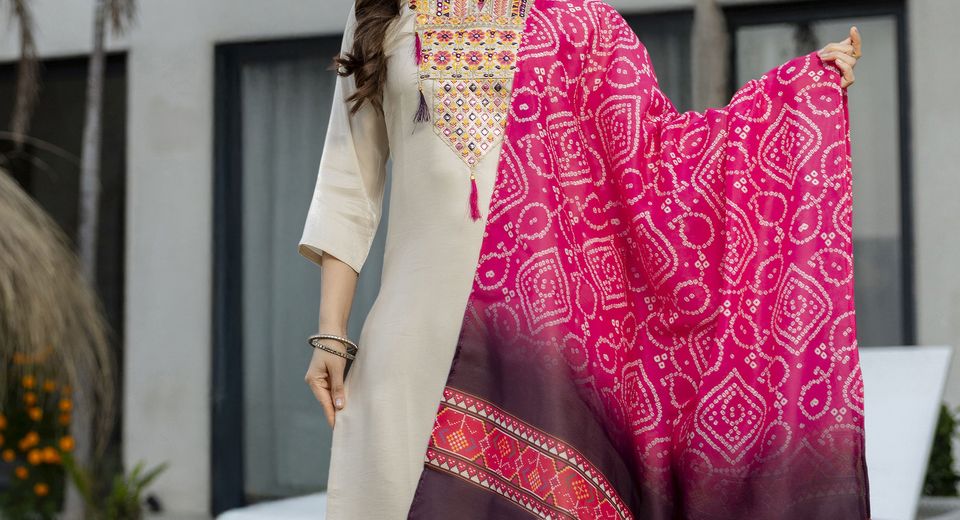 Polished Kurtis for Small Festive Gatherings That Never Feel Overdone