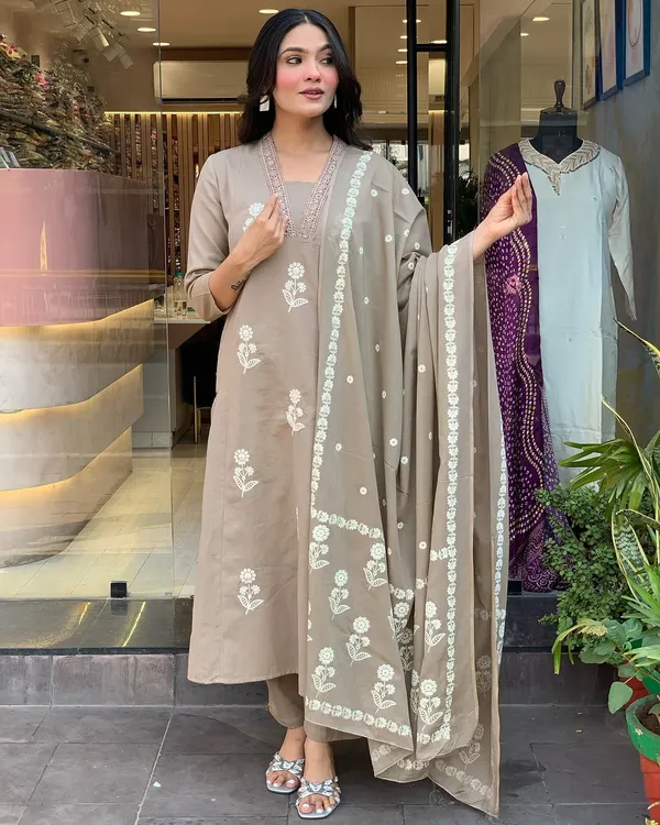 Cream Embroidered Kurta Set with Bandhani Style Dupatta