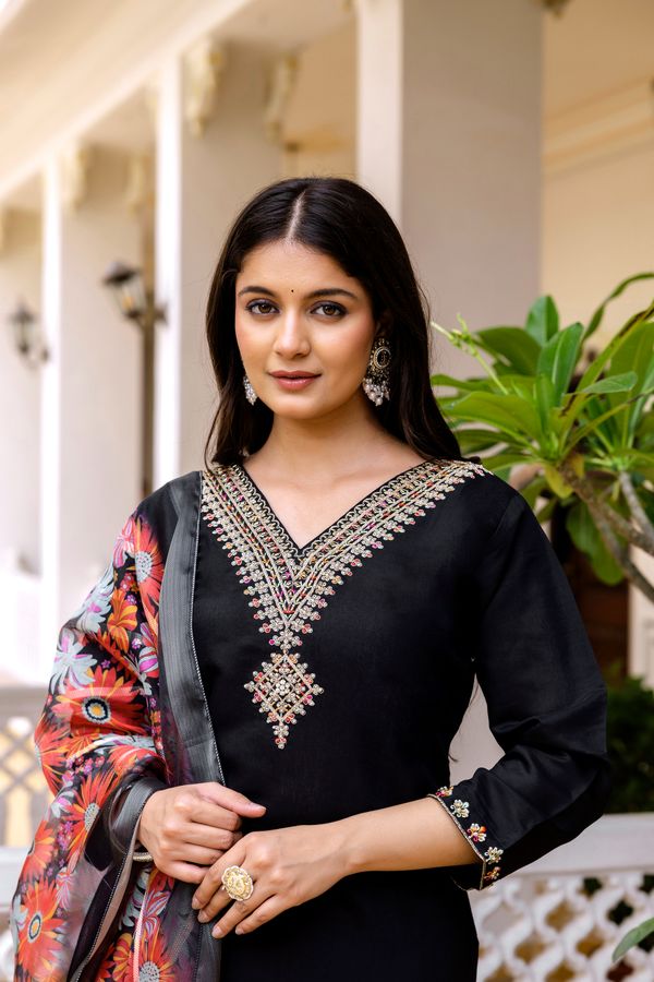 Black Embroidered Chanderi Kurti Pant Dupatta Set