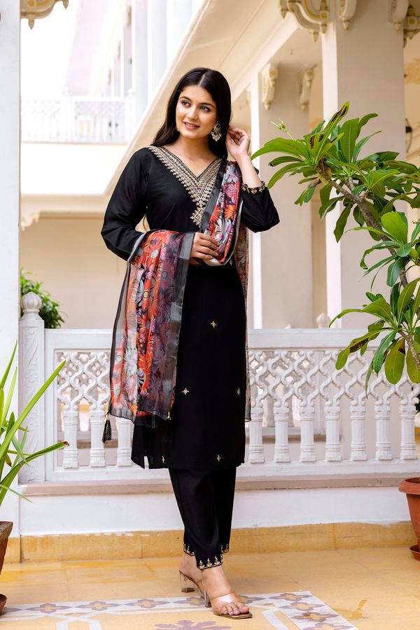 Black Embroidered Chanderi Kurti Pant Dupatta Set